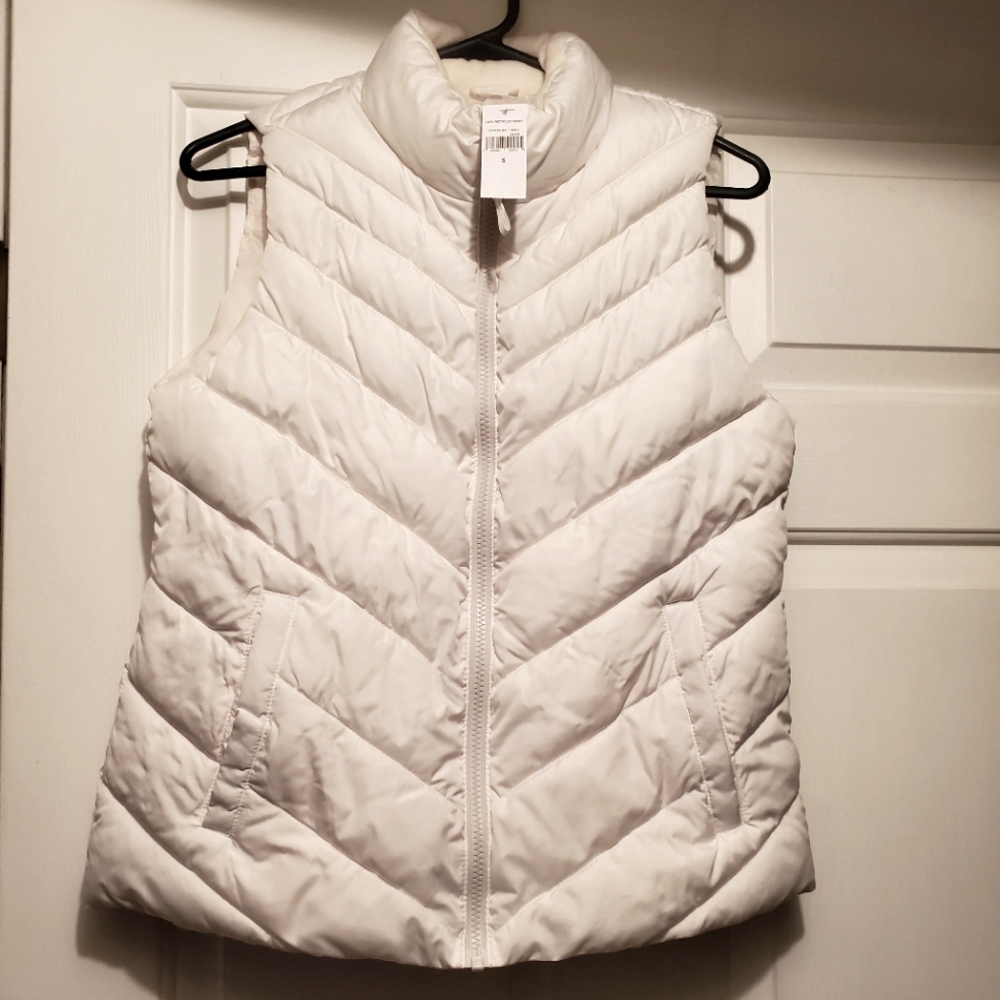 NWT GAP puffer vest